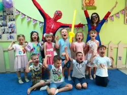 Як організувати дитячу зону на весіллі/івенті?